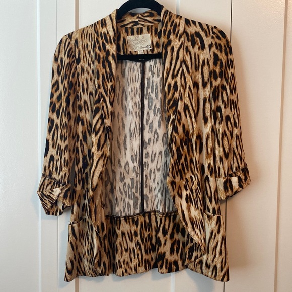 Dynamite Jackets & Blazers - ✨ANY 2 FOR 20 ANY 3 FOR 28✨ XS Dynamite Leopard Print Open Front Blazer